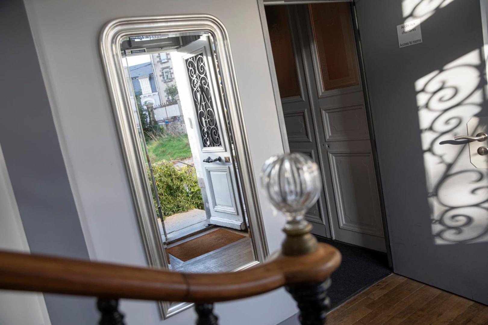 Au Bout Du Quai Hotell Granville Exteriör bild
