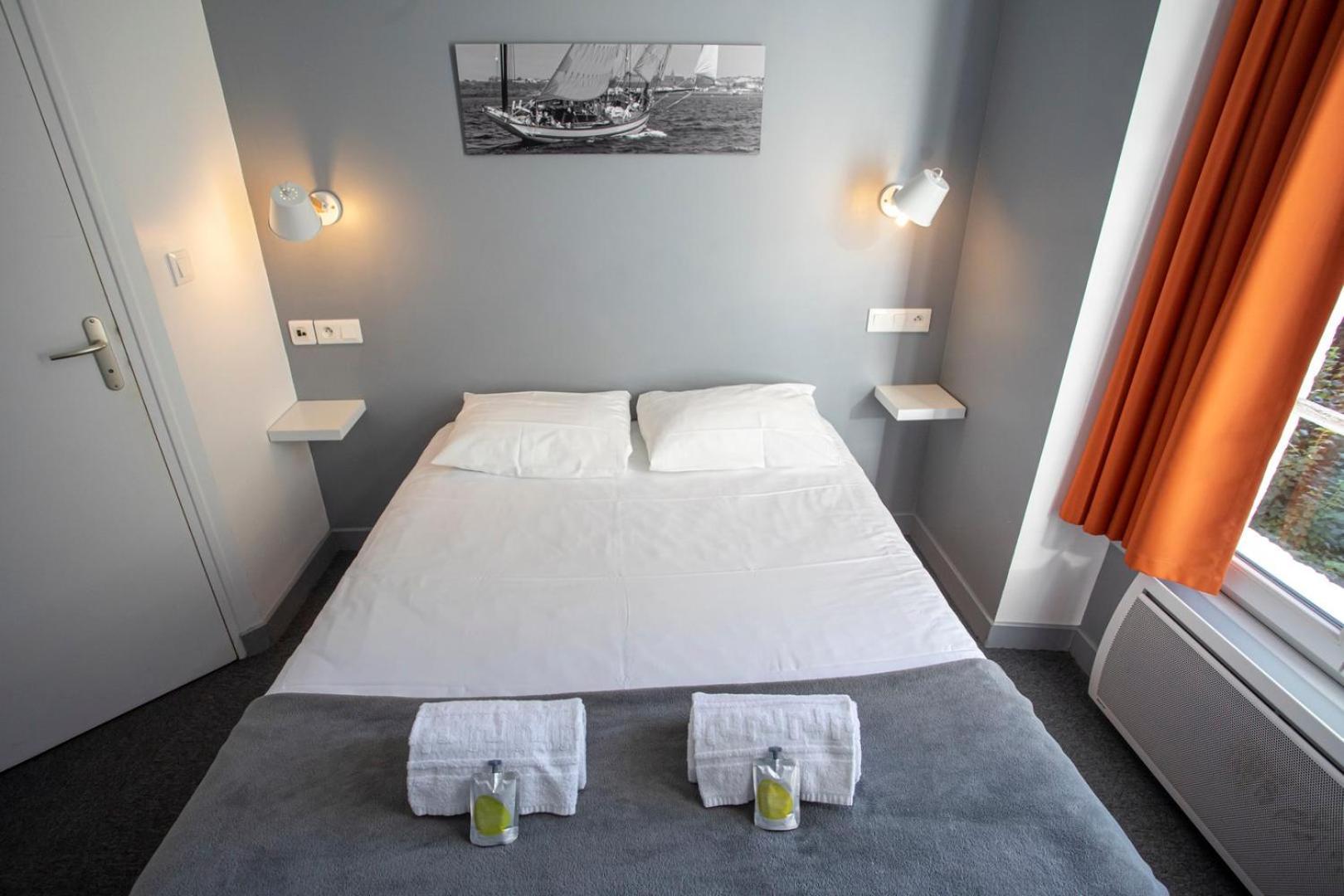 Au Bout Du Quai Hotell Granville Exteriör bild