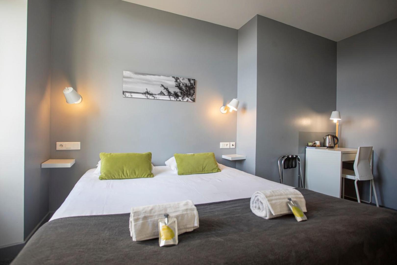 Au Bout Du Quai Hotell Granville Exteriör bild