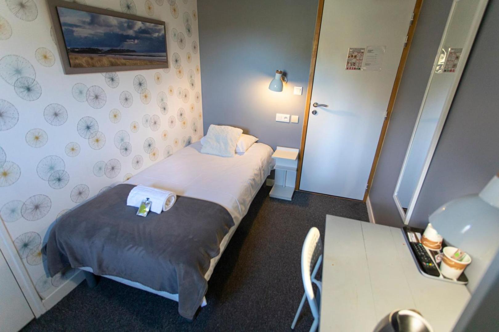 Au Bout Du Quai Hotell Granville Exteriör bild